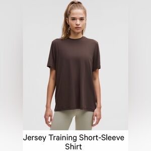 Lululemon Jersey Training Shirt. Size 6. NWOT. Espresso. Perfect Condition.